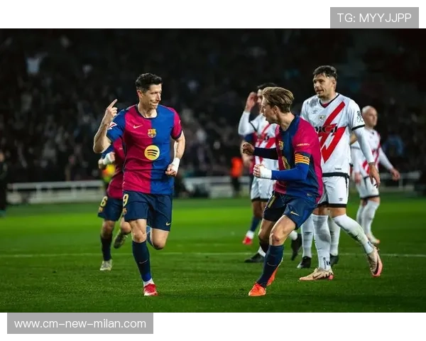 巴萨点球战术浮现成效，莱万稳稳命中点球点